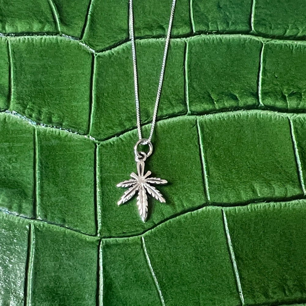 Silver Leaf Pendant Necklace